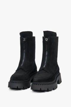 A pair of lightly insulated black ankle boots for women, crafted from Italian velour, model Estro ER00118125.