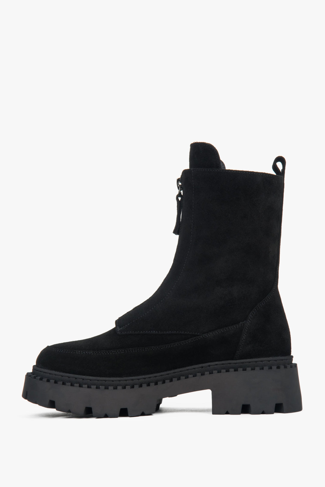 Estro ER00118125: women's black ankle boots featuring a genuine Italian velour upper and light insulation.