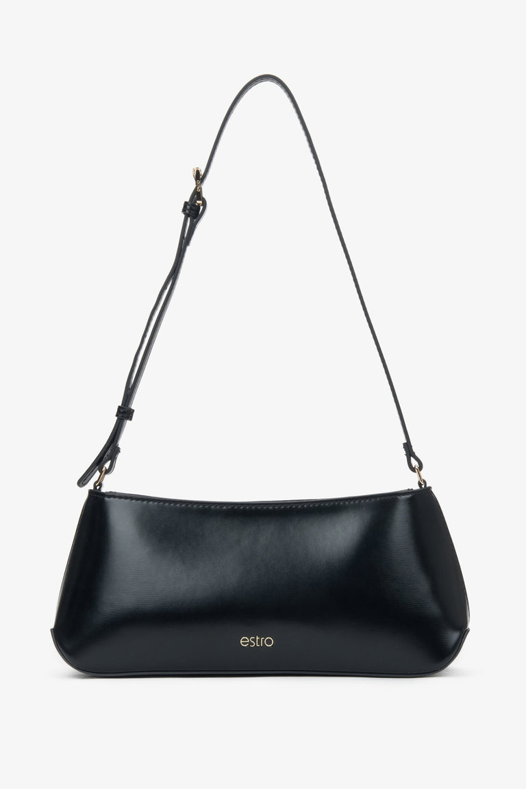 A classic shoulder bag for women in black genuine leather by Estro.