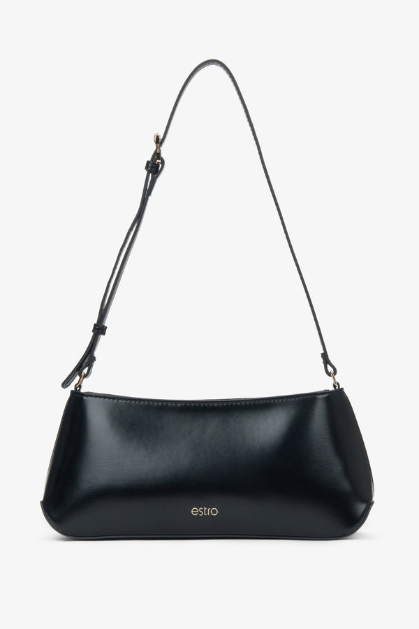 A classic shoulder bag for women in black genuine leather by Estro.