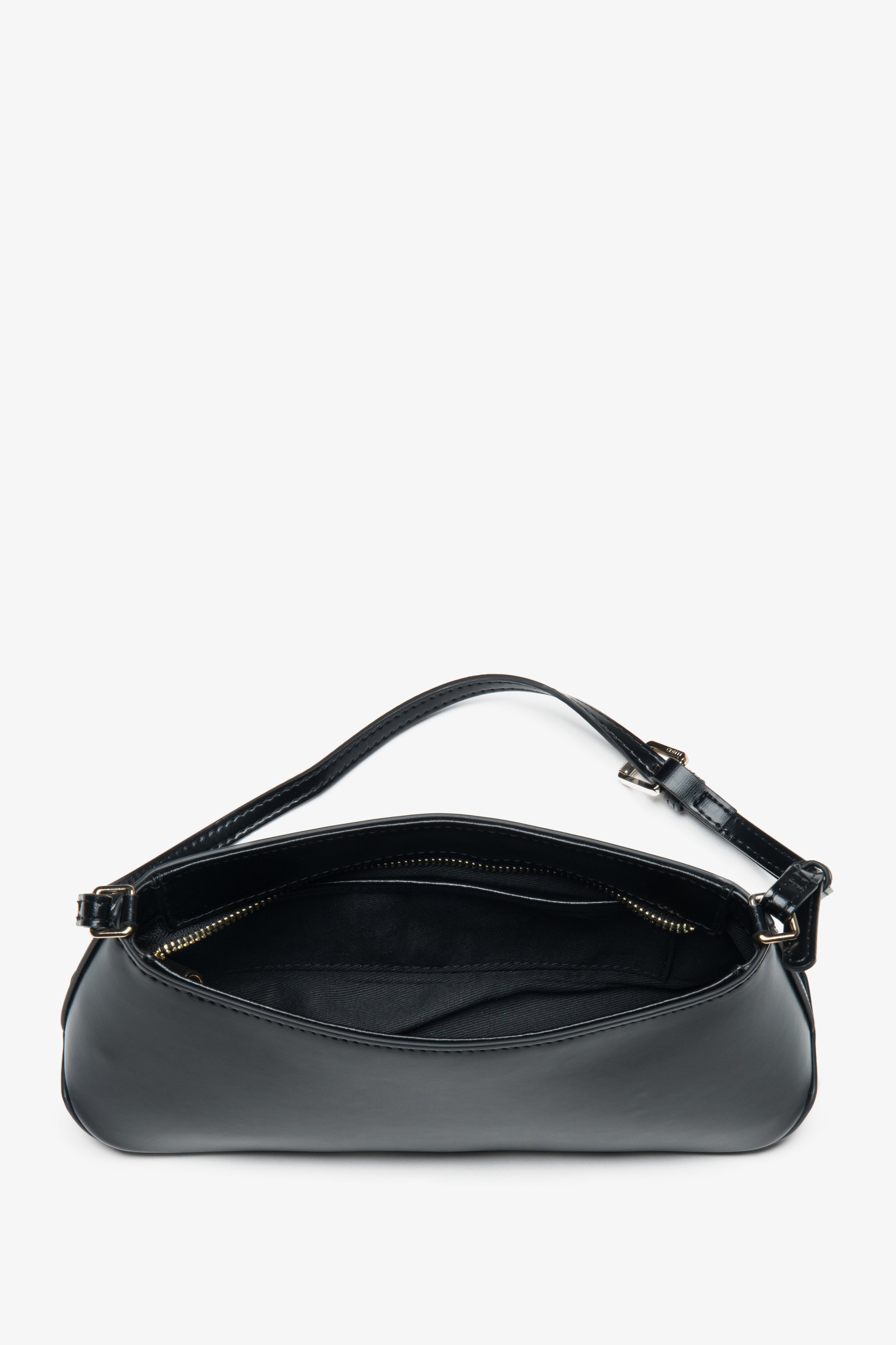 Estro: a classic black shoulder bag for women, crafted from genuine leather.