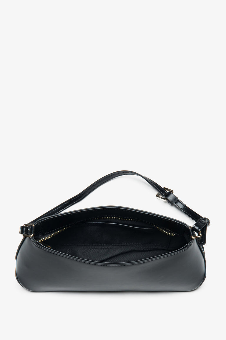 Estro: a classic black shoulder bag for women, crafted from genuine leather.
