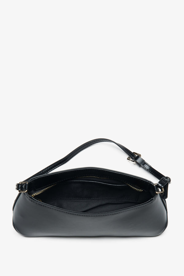 Estro: a classic black shoulder bag for women, crafted from genuine leather.