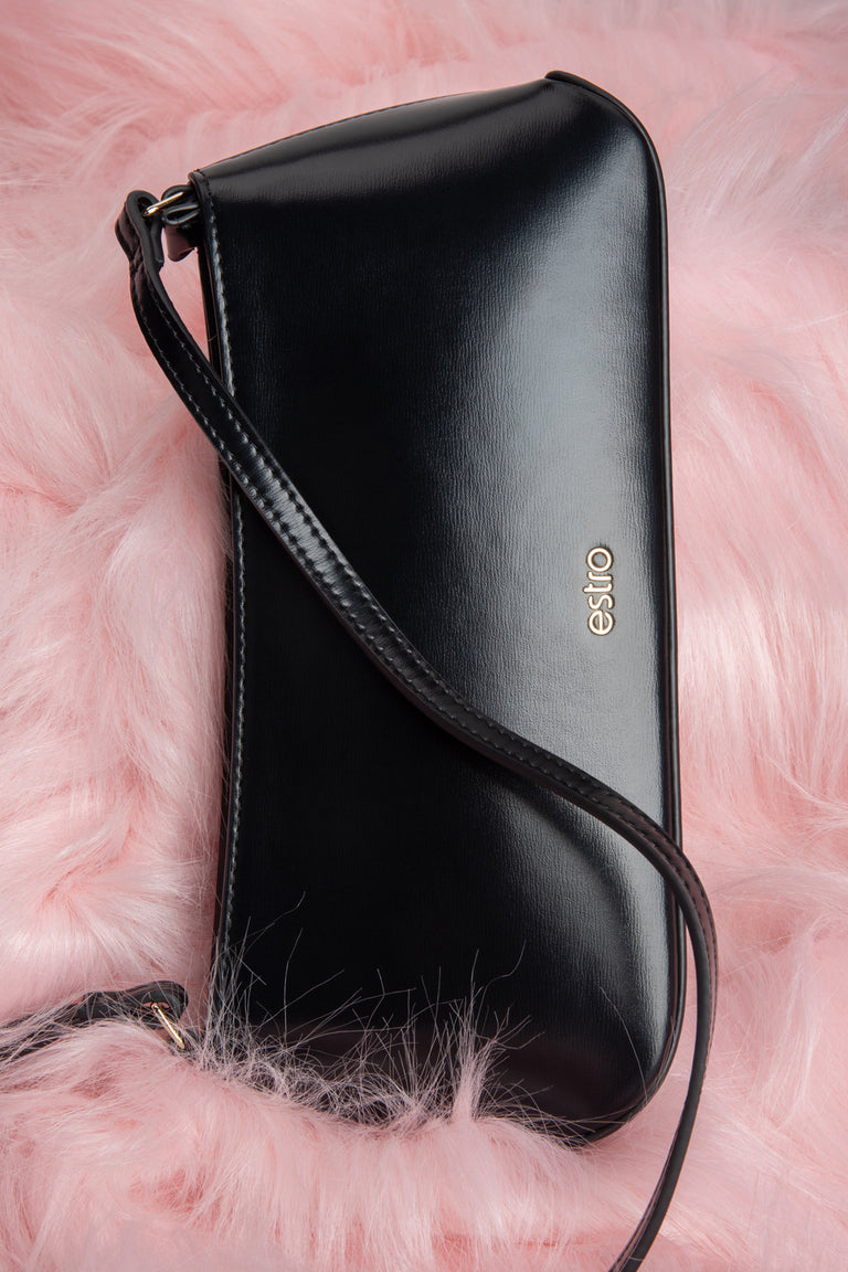 Estro: a classic black shoulder bag for women, crafted from genuine leather.