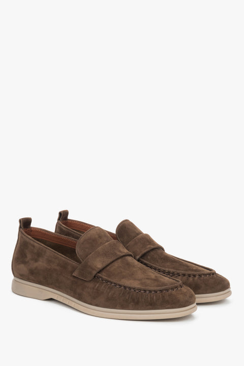 Men's classic brown loafers by Estro, made of soft genuine velour.