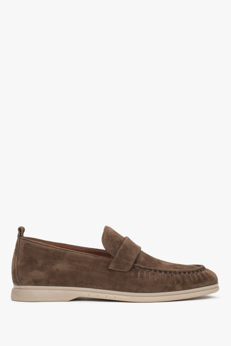 A pair of men's classic loafers in brown, crafted from soft genuine velour by Estro.