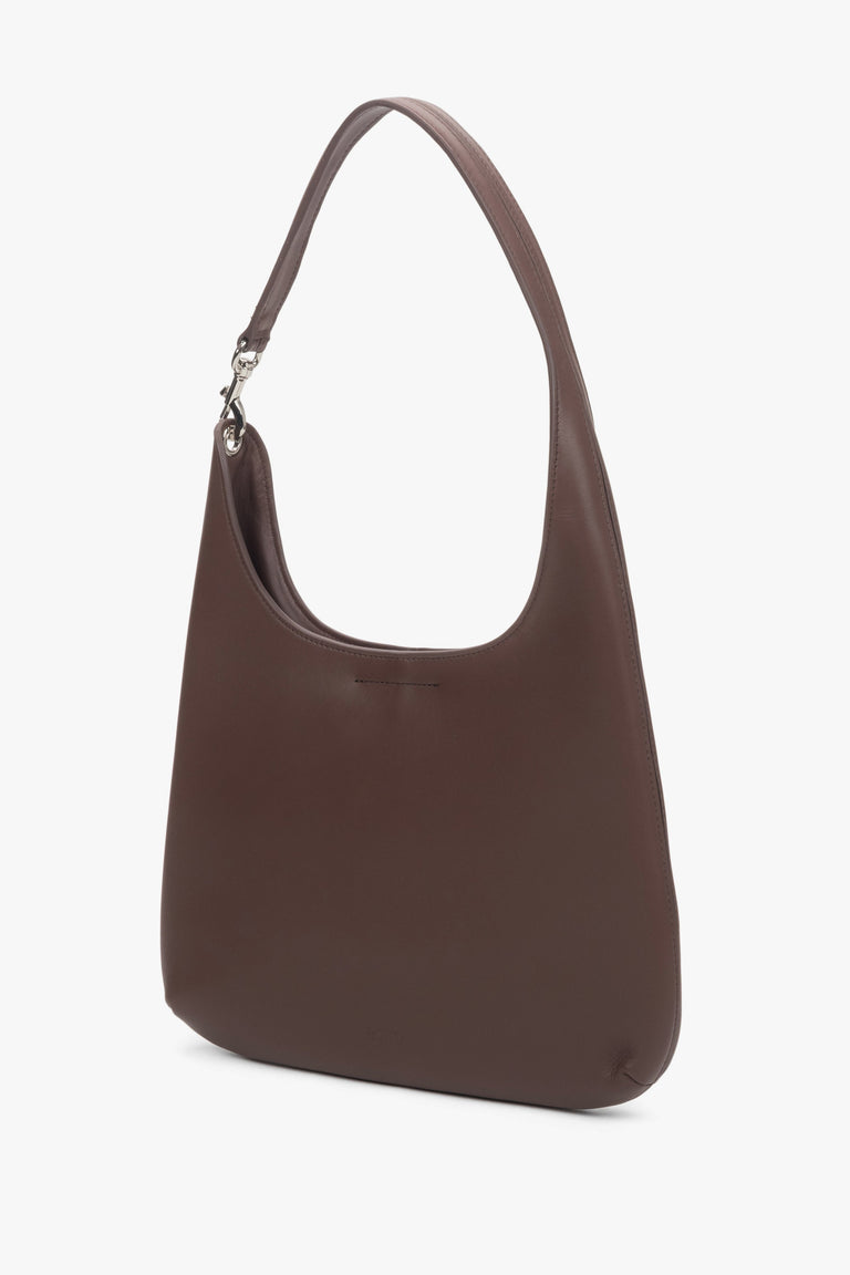 A dark brown shopper bag for women by Estro, crafted from genuine leather.