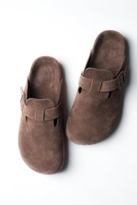 Women's Dark Brown Clog-Style Slides in Genuine Suede Estro ER00119017.