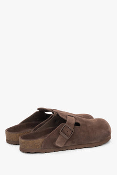 A pair of women's slip-on clogs in dark brown, made from soft genuine suede by Estro.