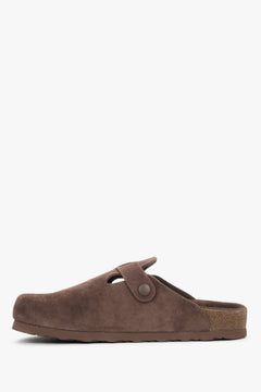 Women's dark brown clogs by Estro.
