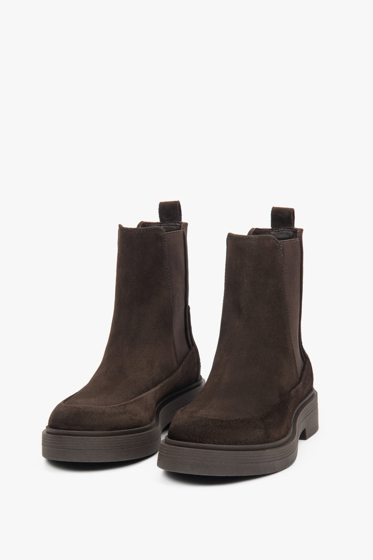 A pair of women's high-ankle Chelsea boots in dark brown, crafted from premium Italian velour, model Estro ER00118194.