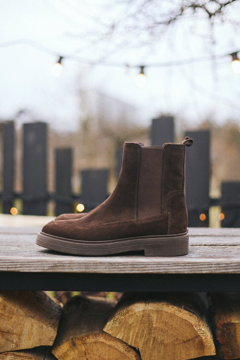 Women's Premium Saddle Brown High-Ankle Chelsea Boots in Italian Velour Estro ER00118194