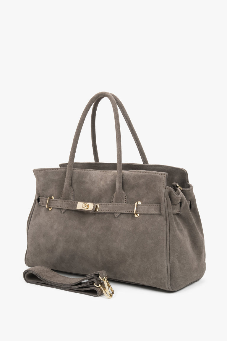 A premium Italian velour large bag for women in a chic taupe color by Estro.