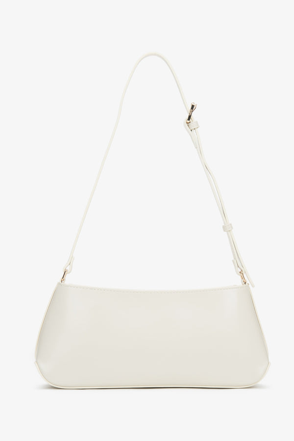 A classic shoulder bag for women in light beige genuine leather by Estro.