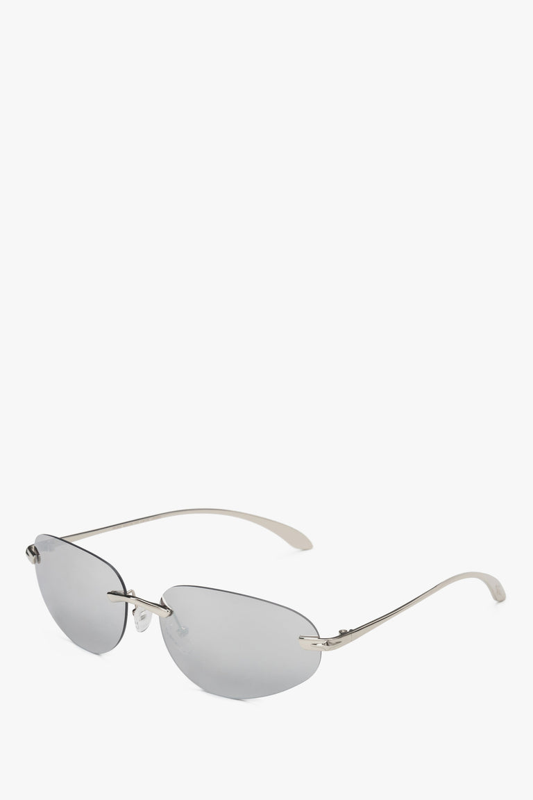 Front view of the Estro narrow frameless sunglasses in light grey.