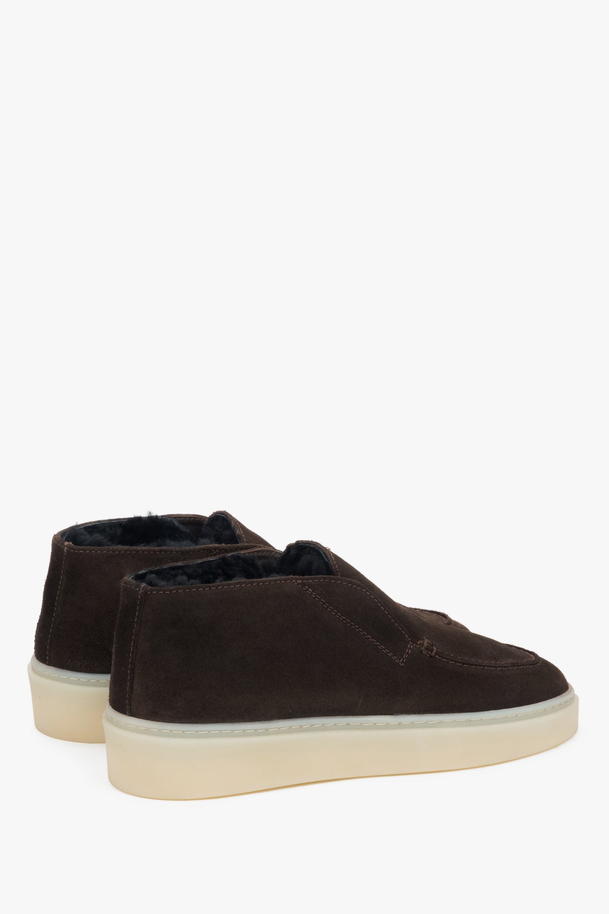 Estro ER00118202: women's saddle brown winter loafers featuring an Italian velour upper and a warm fur lining.