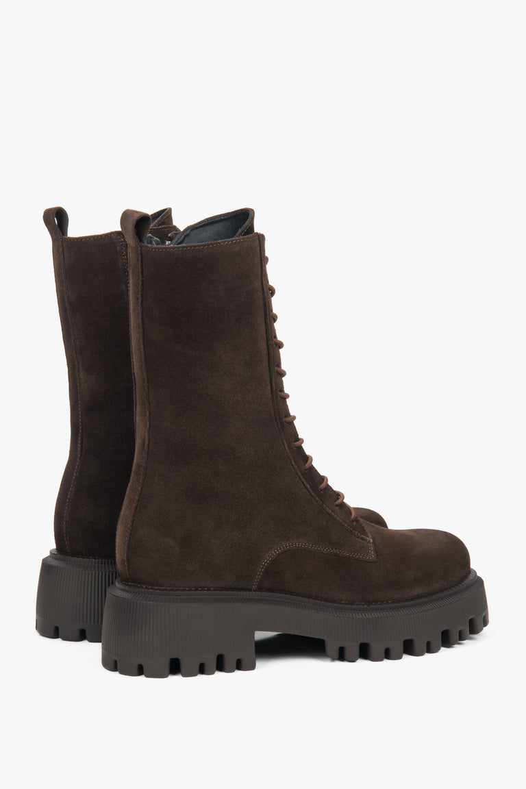 Side profile of the women's Estro ankle boot in saddle brown, highlighting the soft texture of the premium Italian velour.