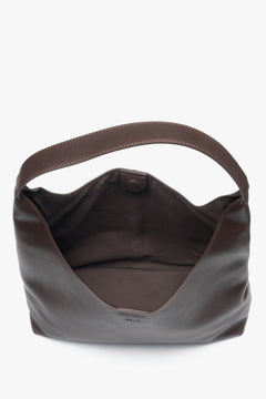 A spacious shopper bag for women by Estro, made from genuine saddle brown leather.