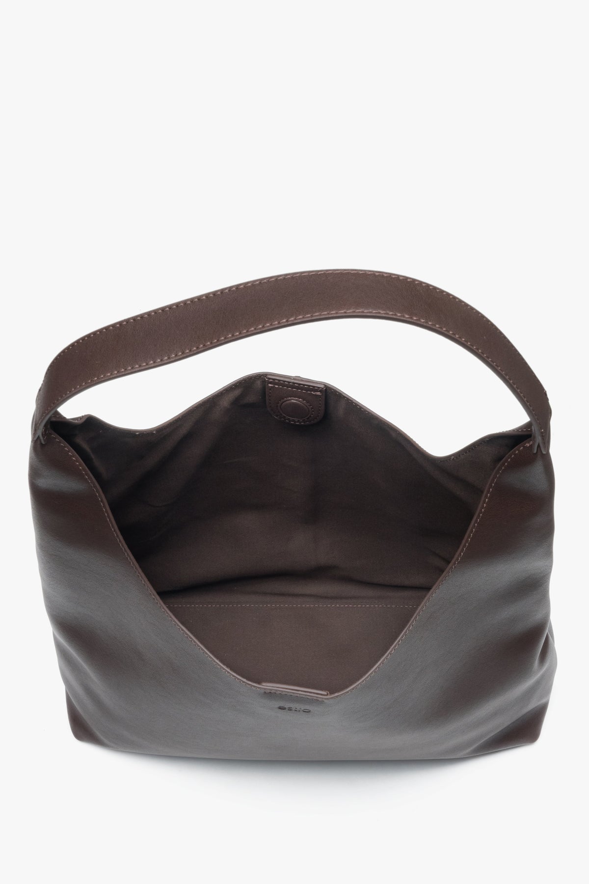 A spacious shopper bag for women by Estro, made from genuine saddle brown leather.