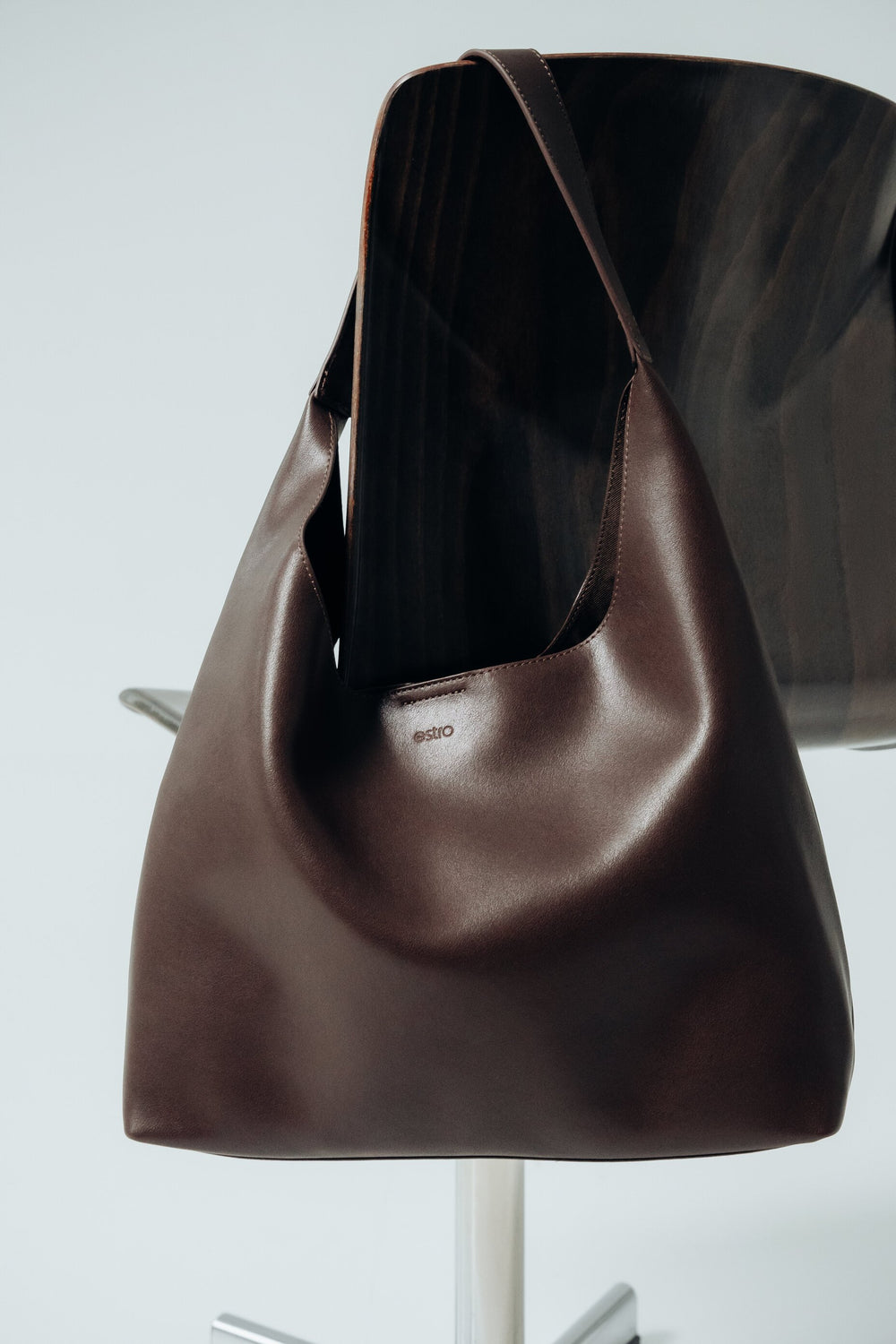 Women's Saddle Brown Shopper Bag made of Genuine Leather Estro ER00118028.