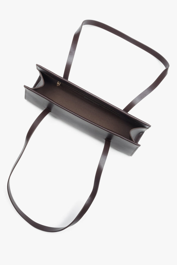 A women's shoulder bag by Estro, made from genuine saddle brown leather and designed with long handles for comfort.
