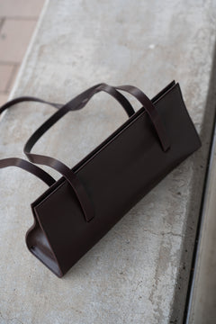 Saddle brown leather women's shoulder bag with extended straps, Estro.