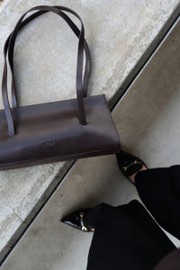 Women's Saddle Brown Leather Shoulder Bag with Long Handles Estro ER00118029.