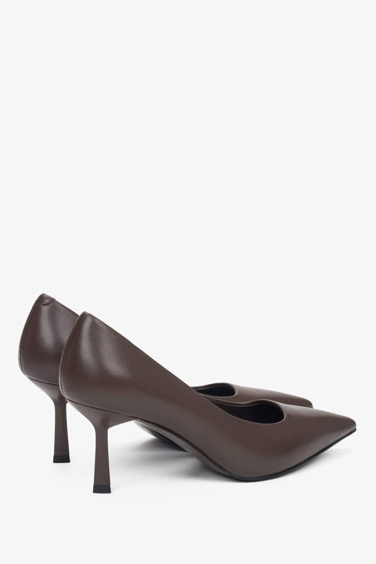 A pair of women's pointed-toe pumps made from genuine leather in a rich saddle brown color, by Estro.