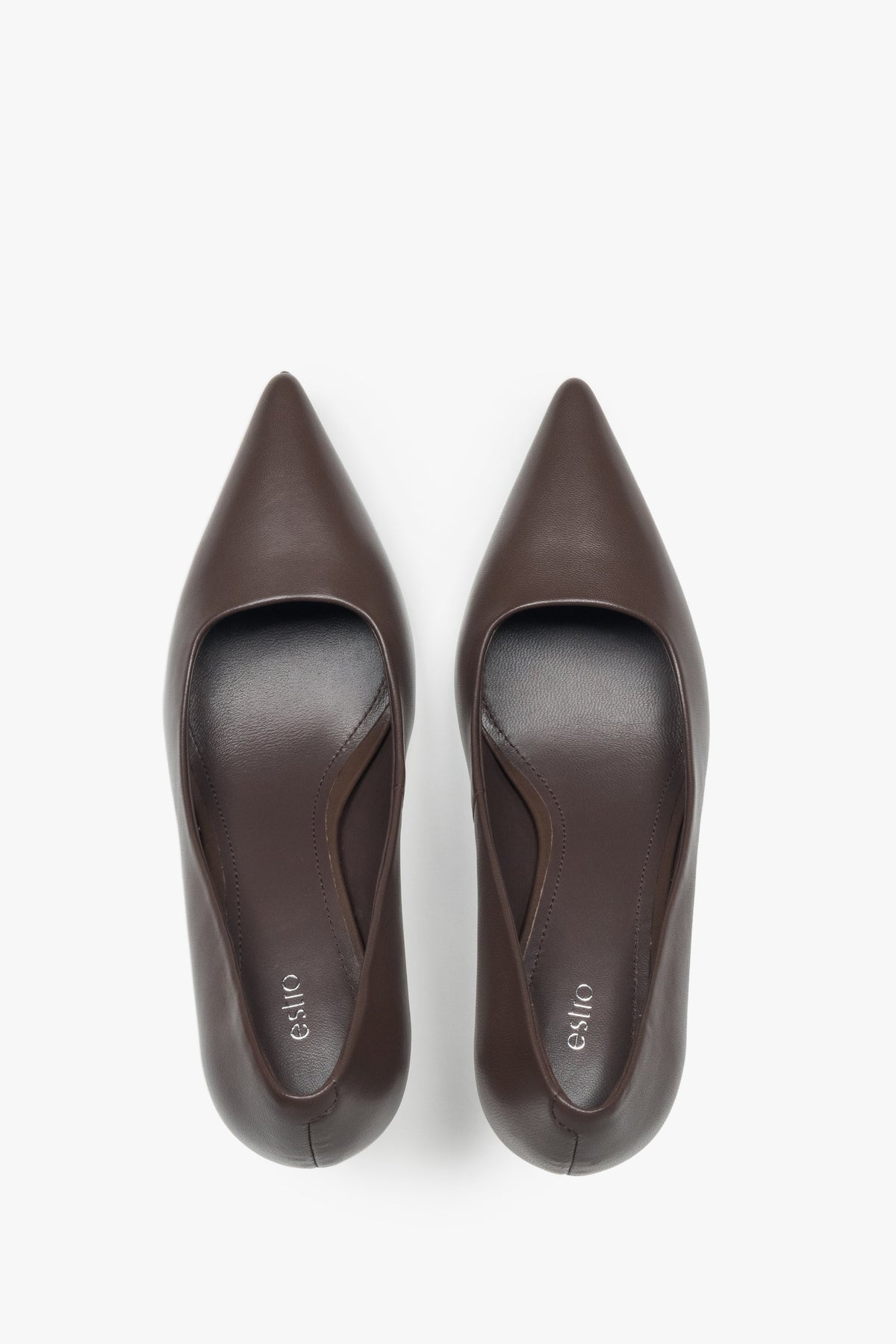 Women's Estro pointed-toe pumps in a classic saddle brown, designed in genuine leather for an elegant look.