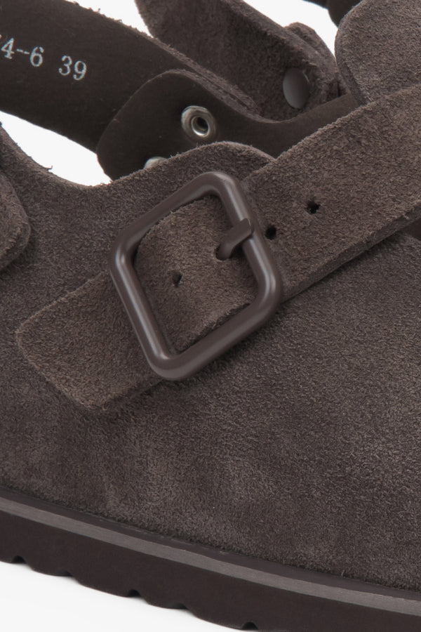 A pair of women's closed-toe clogs in a rich saddle brown, made from soft genuine velour by Estro.