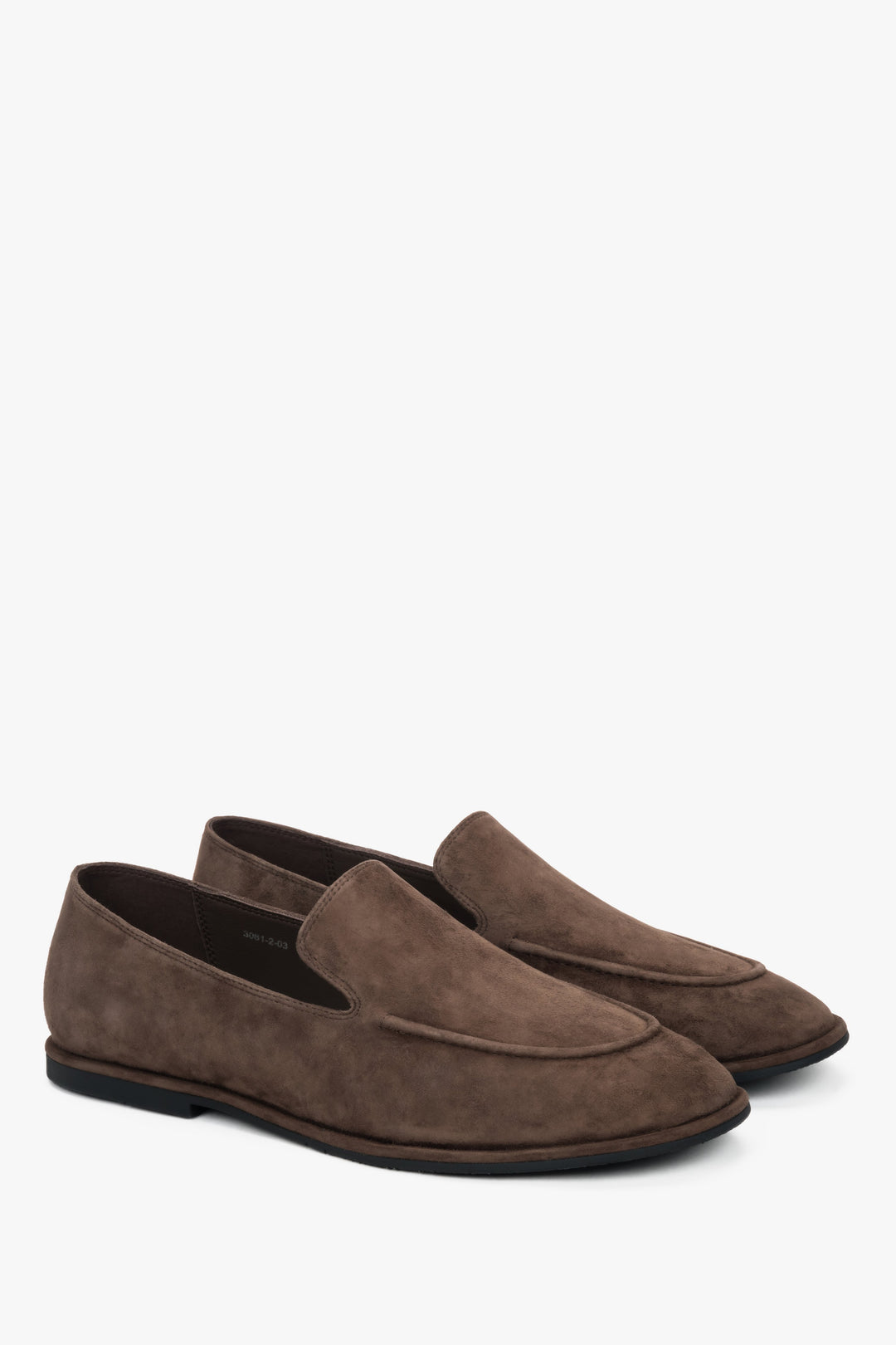 Women's saddle brown flat loafers in genuine velour by Estro.