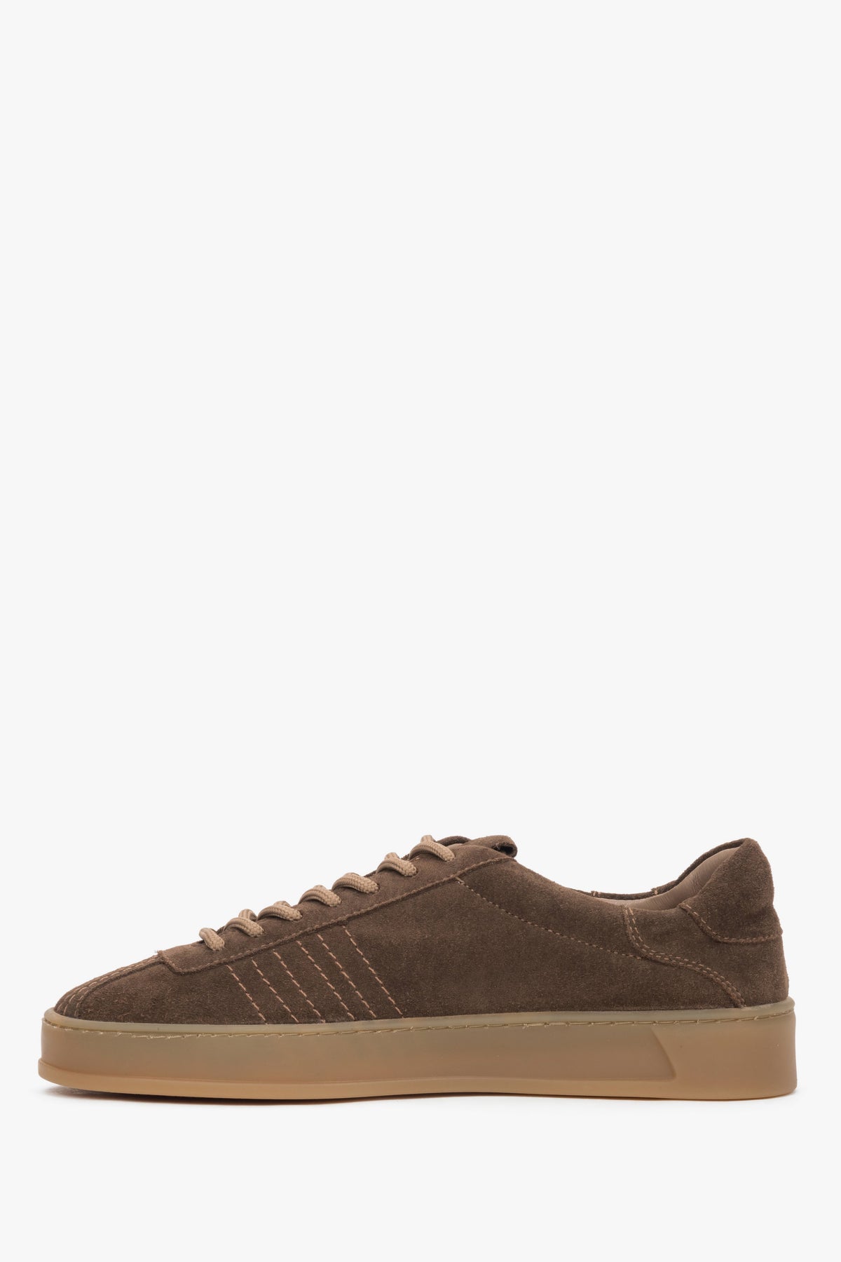 A pair of women's low-top sneakers in saddle brown, crafted from premium Italian velour by Estro.