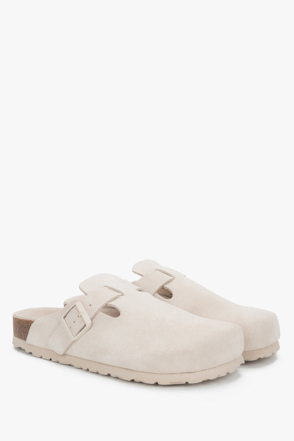 Women's white clog-style slides in genuine velour by Estro.