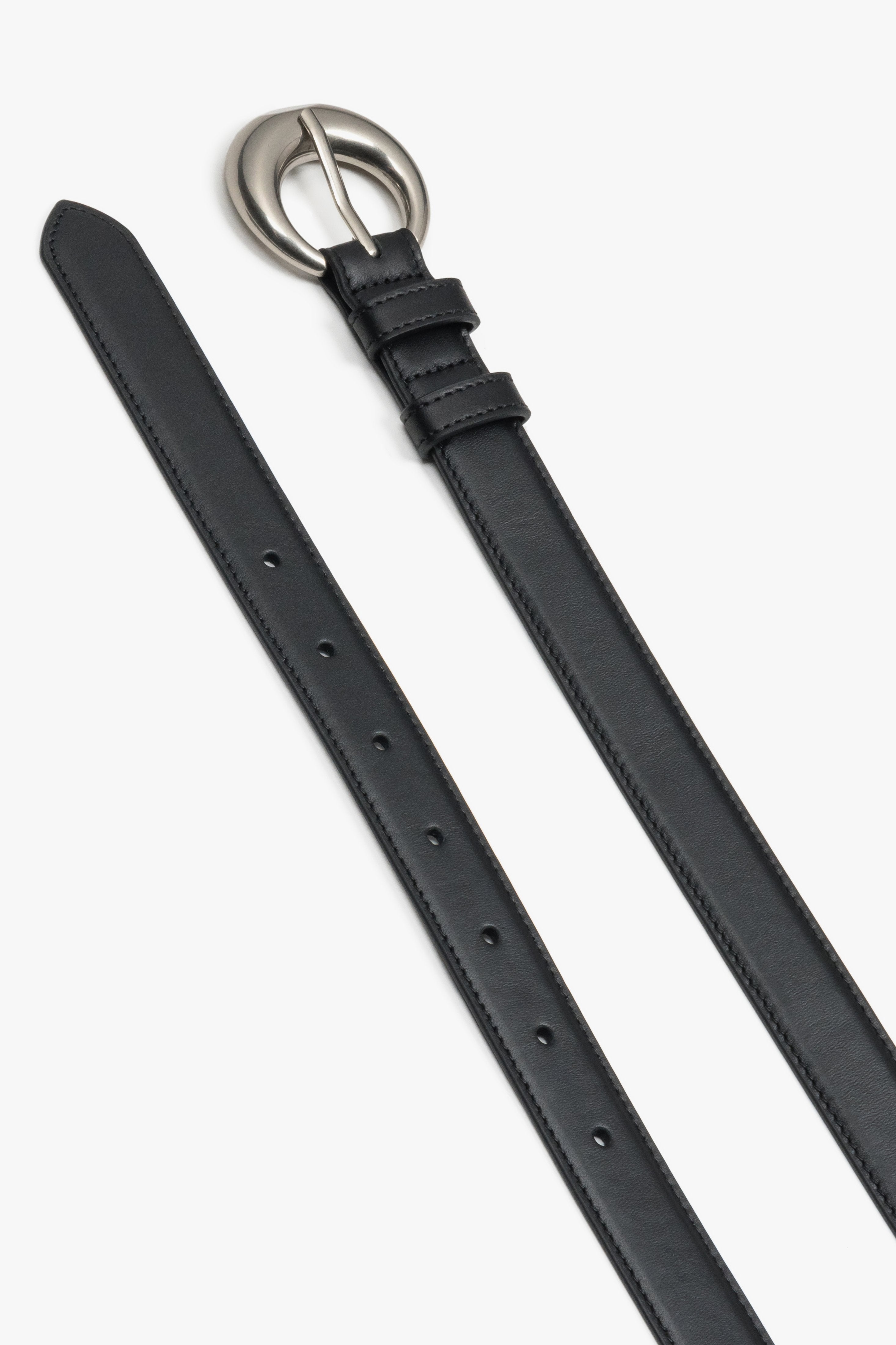 Black leather belt with a rounded silver buckle Estro.
