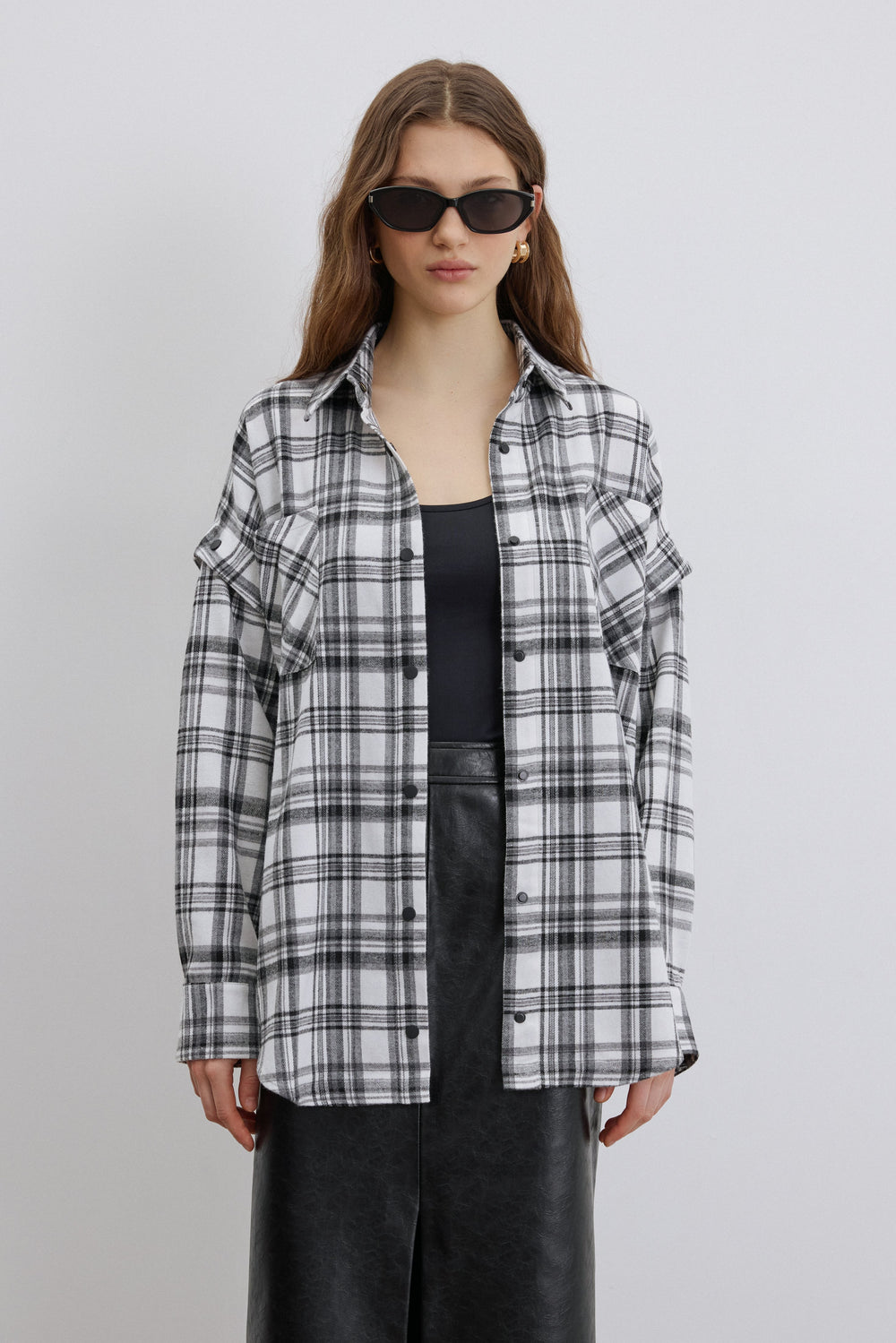 Women's Black & White Checkered Shirt with Detachable Sleeves Estro ER00119330.