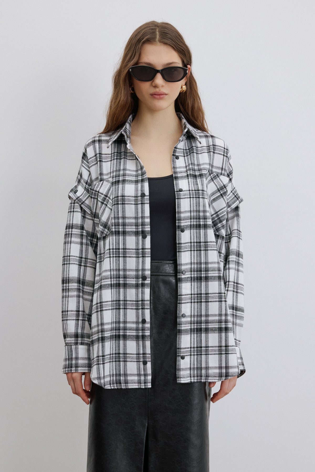 Women's Black & White Checkered Shirt with Detachable Sleeves Estro ER00119330.