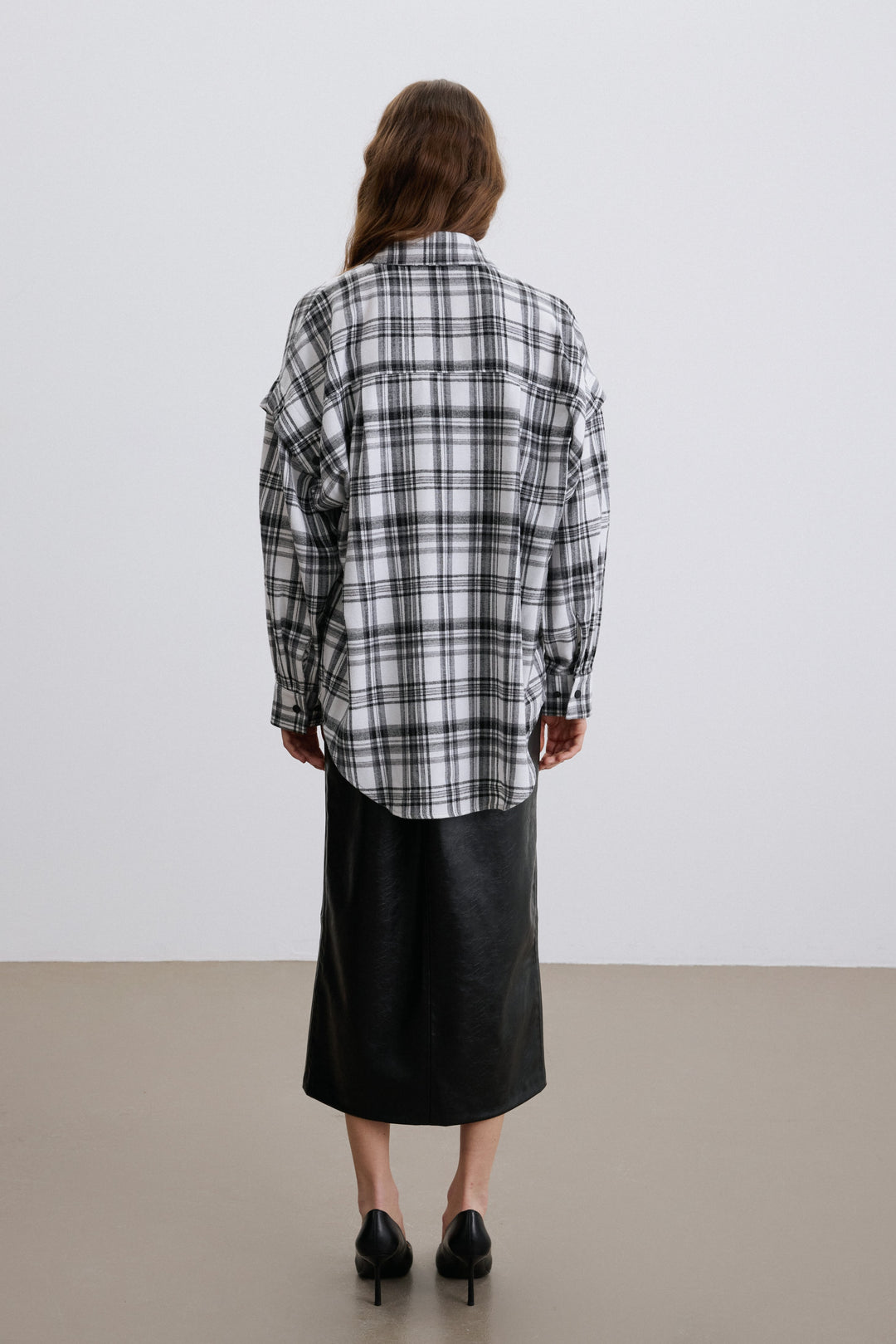 Back of women’s black and white checkered shirt.