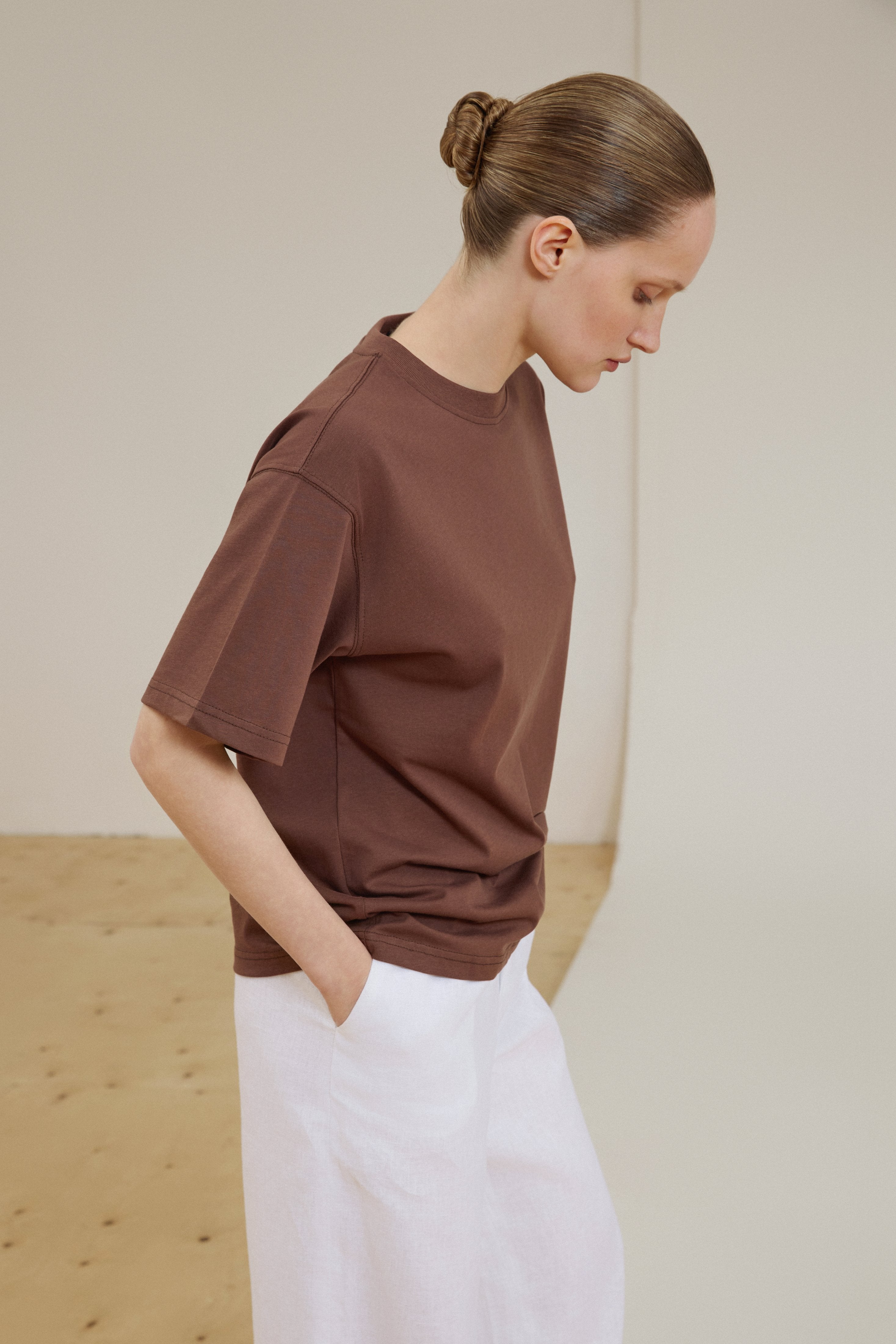 Dark brown boxy-style cotton T-shirt Estro.