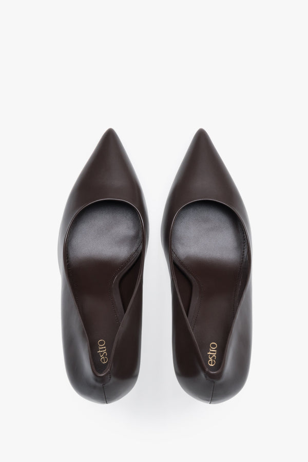 Rear view of dark brown genuine leather pumps.
