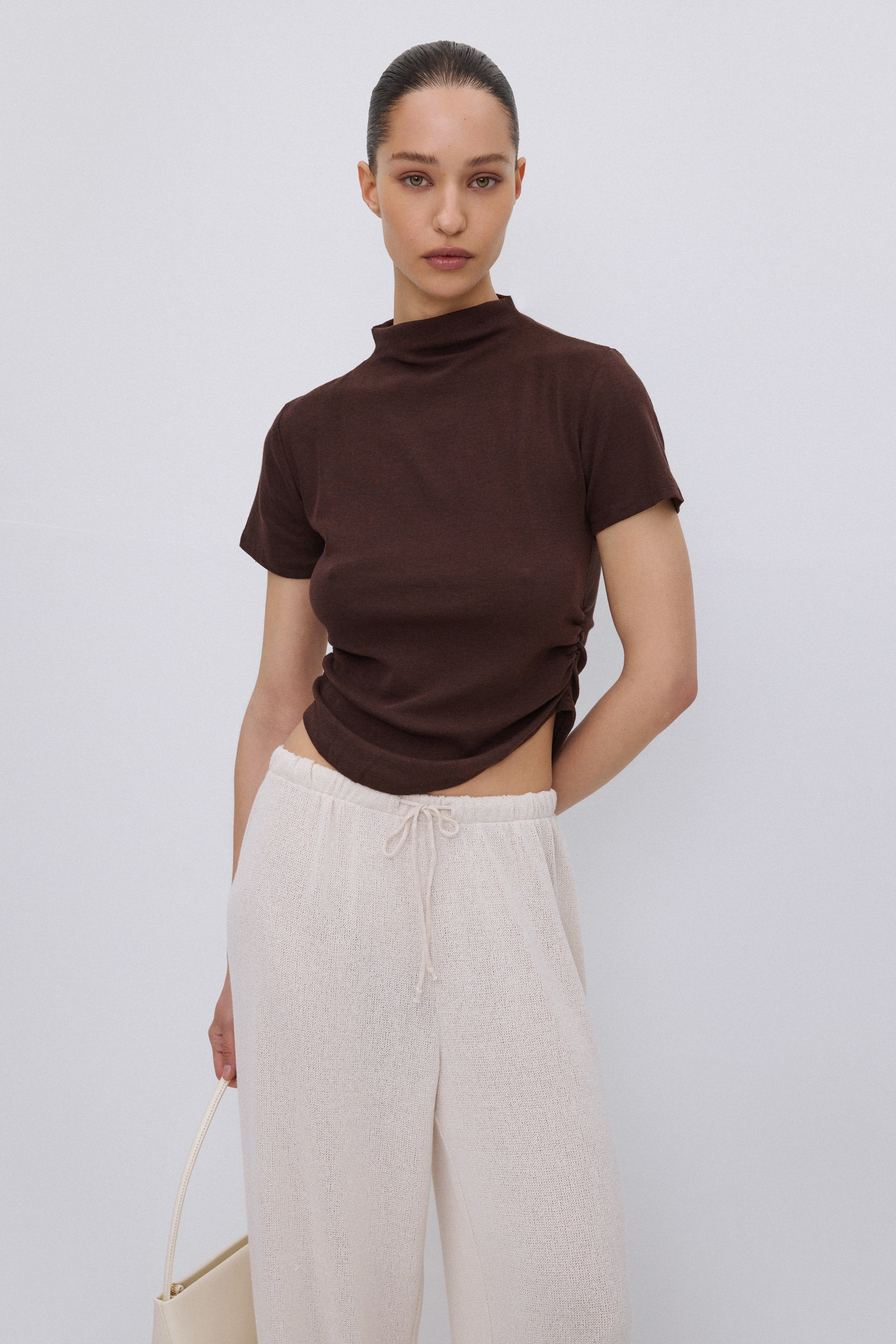Women's Dark Brown Ruched Waist T-shirt made of Soft Cotton Estro ER00119640.