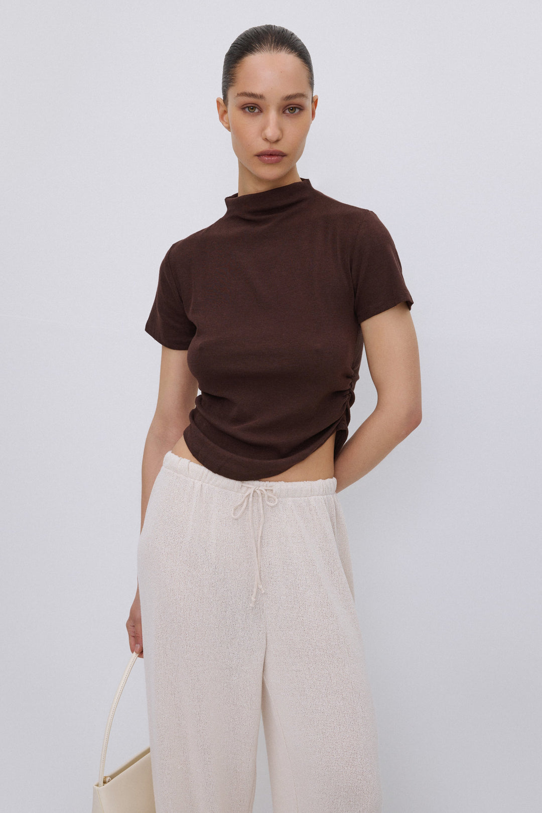 Women's Dark Brown Ruched Waist T-shirt made of Soft Cotton Estro ER00119640.