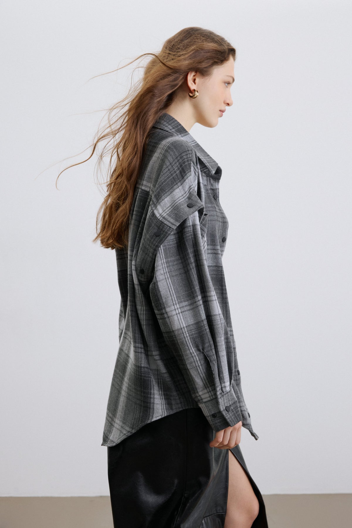 Grey checkered shirt with detachable sleeves Estro.