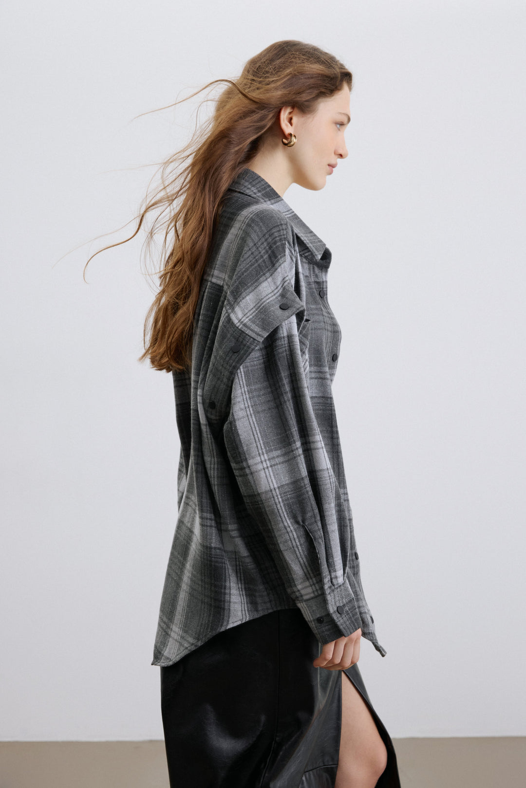 Grey checkered shirt with detachable sleeves Estro.