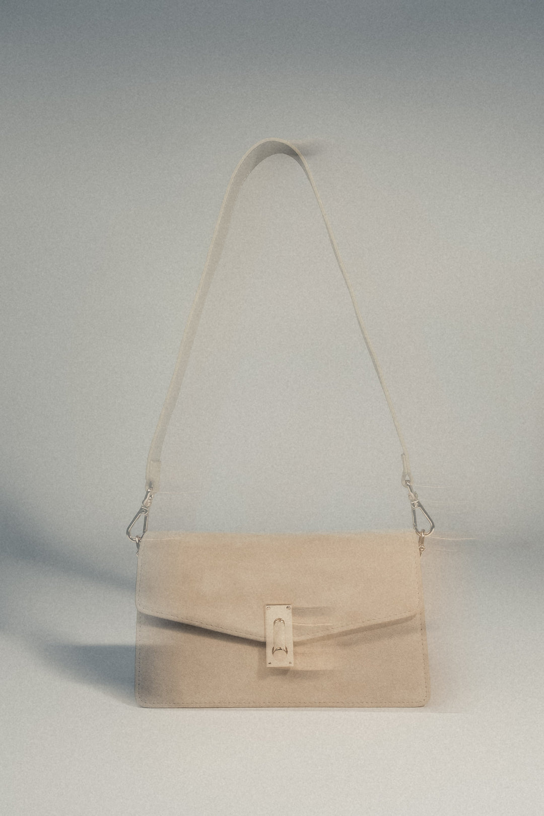 Small light beige shoulder bag in genuine velour Estro.