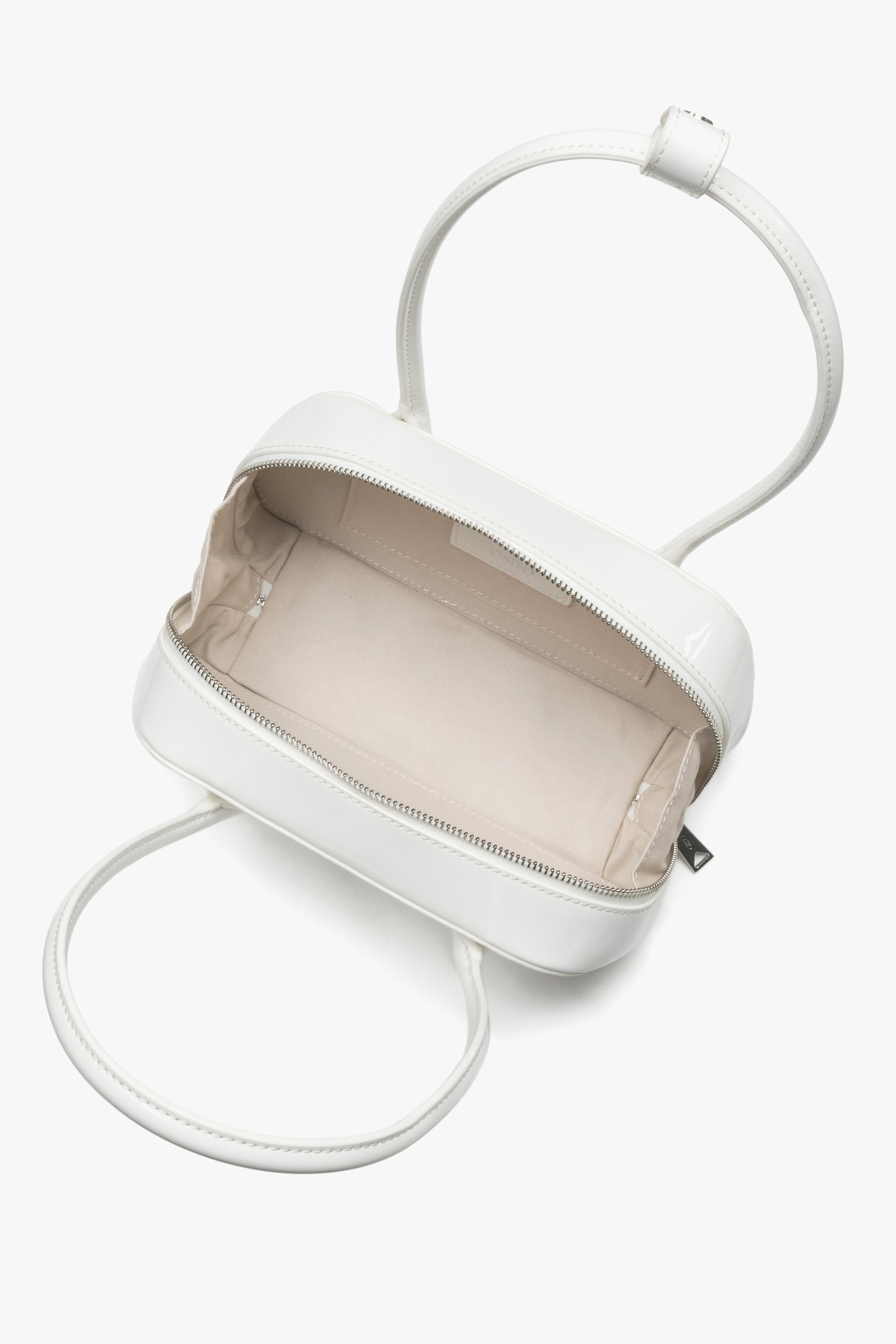 Close-up of shiny patent leather texture and Estro logo.