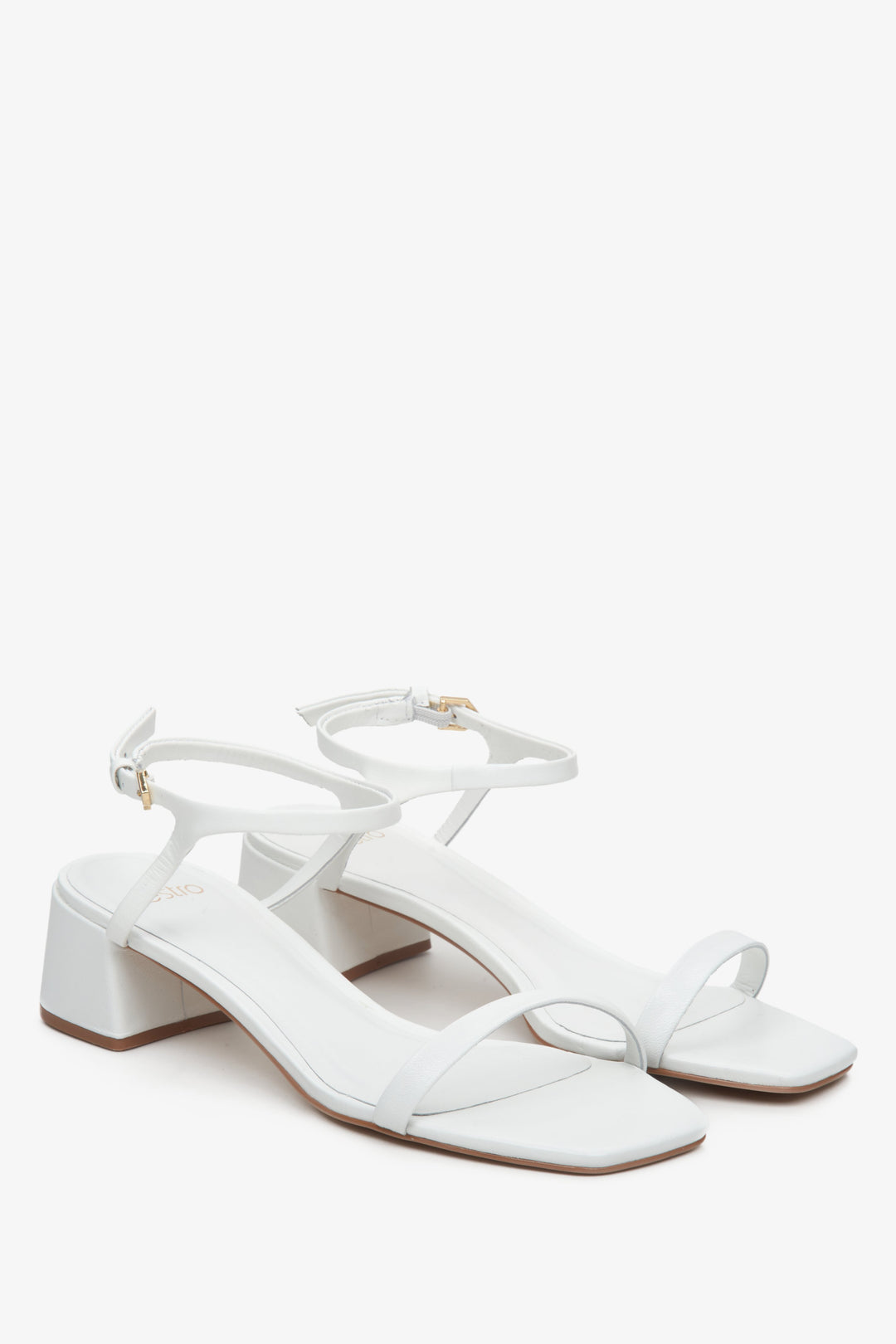 Lightweight, women's white sandals made of genuine leather with a sturdy heel by Estro.