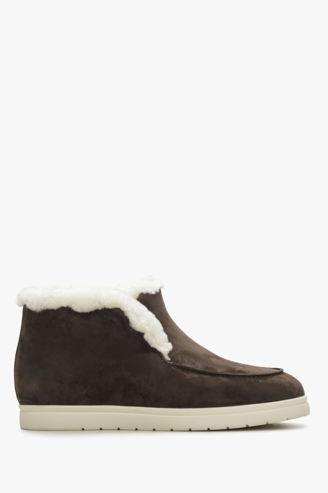 Fur and velour saddle brown low-top boots Estro - shoe profile.