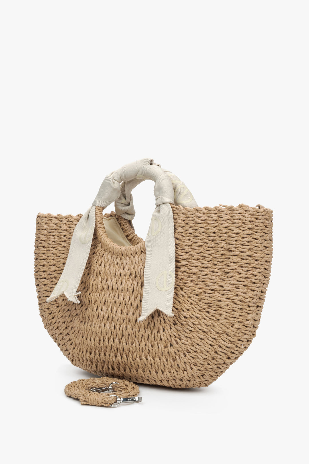 Estro women's woven bag with light beige handle.