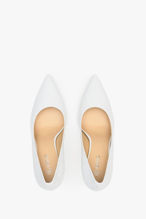 Women's pearlescent pointed heels with a tip, Estro, made of leather.