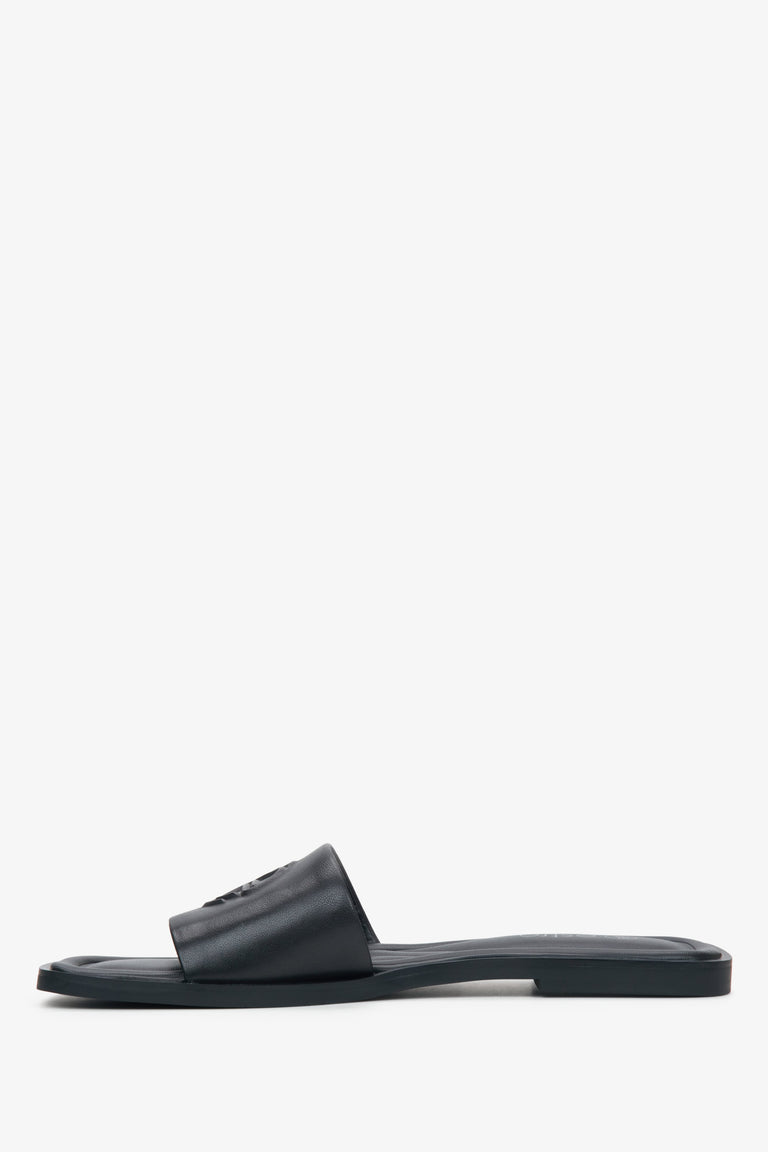 Estro women's black leather slides - shoe profile.